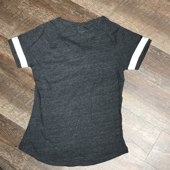 Philadelphia Eagles women’s v-neck tee size small - Picture 5 of 5